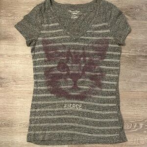Fierce kitty v neck American Eagle short sleeved XL tshirt